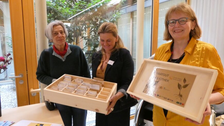 Übergabe der Saaatgut-Bibliothek