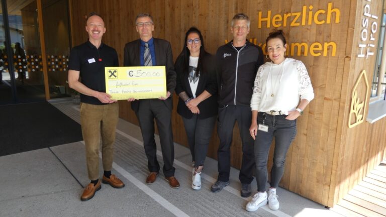 Robert Profunser (Pflegedirektor), Mag. Christian Holzknecht (Vorstandsvorsitzender der Stadt Hall in Tirol Beteiligungs-AG), Theresa Felderer (Vorstandsassistentin + Organisation), Mst. Matthias Painer (Fachbereich Wasser/Wärme + „Barchef“ ) und Simone Felderer (Vorstandsassistentin + Organisation)