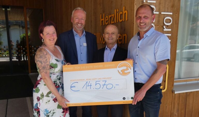 Kassierin Sabine Walder, Geschäftsführer Werner Mühlböck, Vorstandsmitglied Reiner Splechtna und Vereinsobmann Reinhold Happ