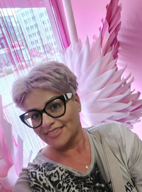 Patientin mit Engelsflügel